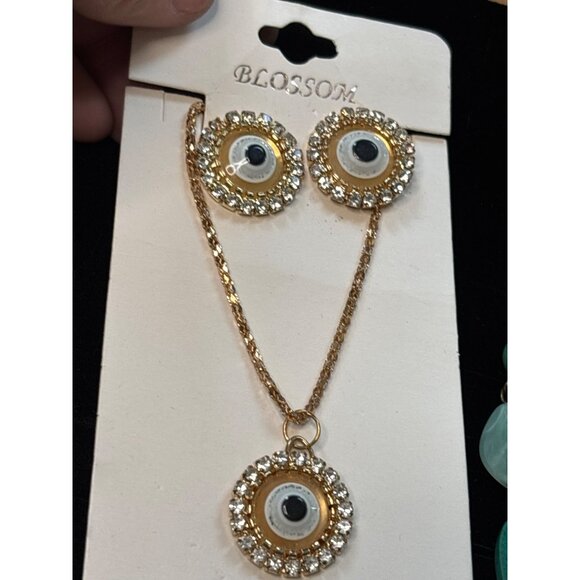 Multi-Layered Beaded Jewelry Set With Necklaces (napier too) Earrings & Turquois - Picture 8 of 16